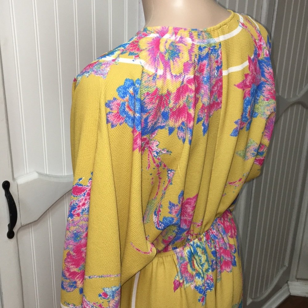 Flying Tomato Floral Romper - Picture 8 of 14